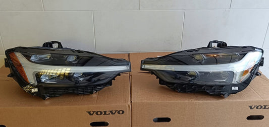 Volvo XC60 II headlights full LED USA, OEM, Part number: 32404703 32404704