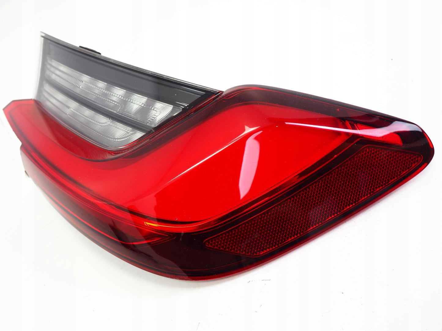 BMW G20 US Spec Tail light RH and LH, OEM, Part number: 2453676588
